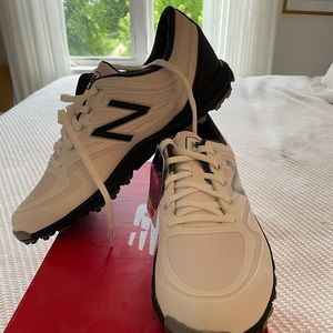 NWT New Balance women’s gold shoes